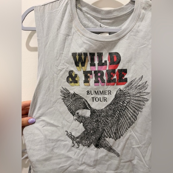 Women’s graphic cutoff top - Picture 2 of 4